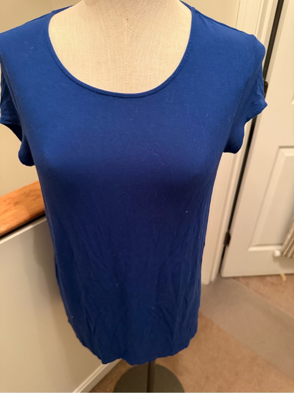 Cupio Scoop Neck Short Sleeve Tee in Royal Blue